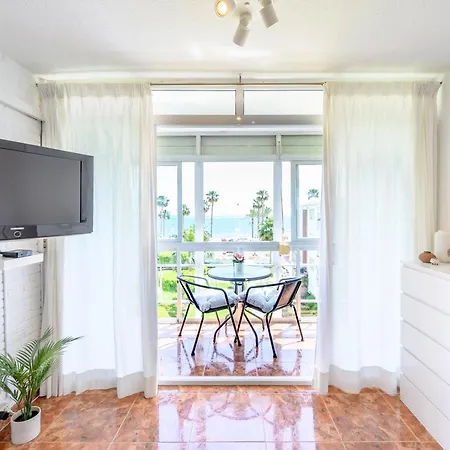 Sea View Apartment *